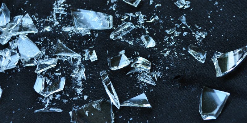 Žena razbila staklo da bi ušla u šibensku bolnicu, Udruga poslodavaca u zdravstvu osuđuje incident