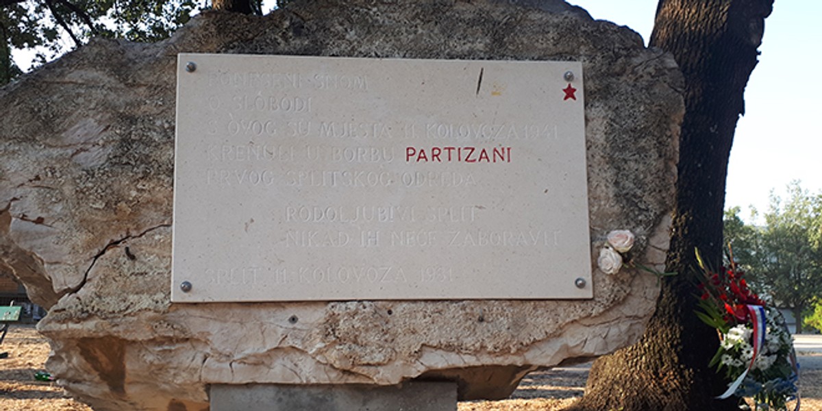  Andro Krstulović Opara položio vijenac palim partizanima: 'Došao sam se pokloniti hrabrim momcima koji su se bez kalkuliranja goloruki išli boriti za oslobođenje svoga kraja'