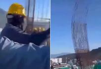 VIDEO Jeziva snimka iz Bogote: Prestravljeni građevinski radnici molili na vrhu nebodera koji se snažno ljuljao