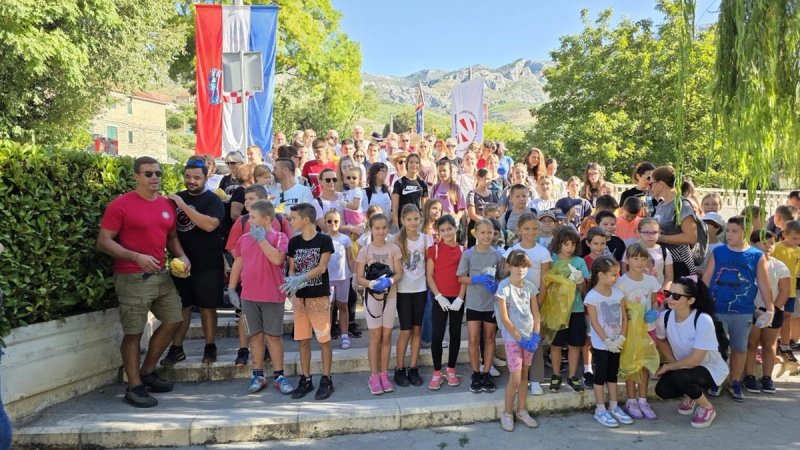 Žrnovnica ponovno čisti svoje obale: Uputili poziv volonterima na 14. ekološku akciju