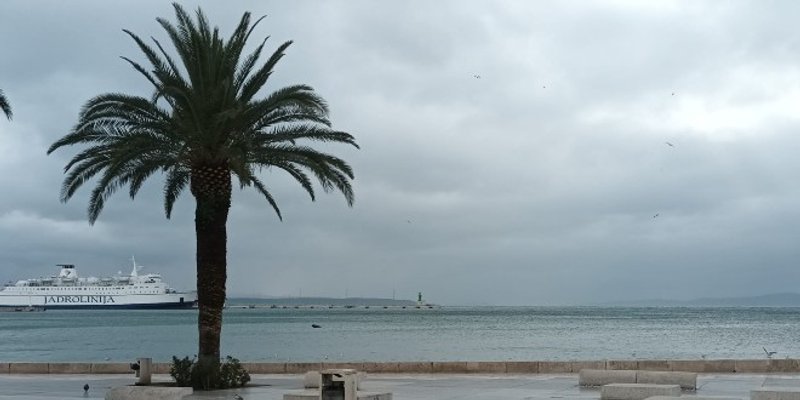 FOTO/VIDEO Sablasno prazna splitska Riva