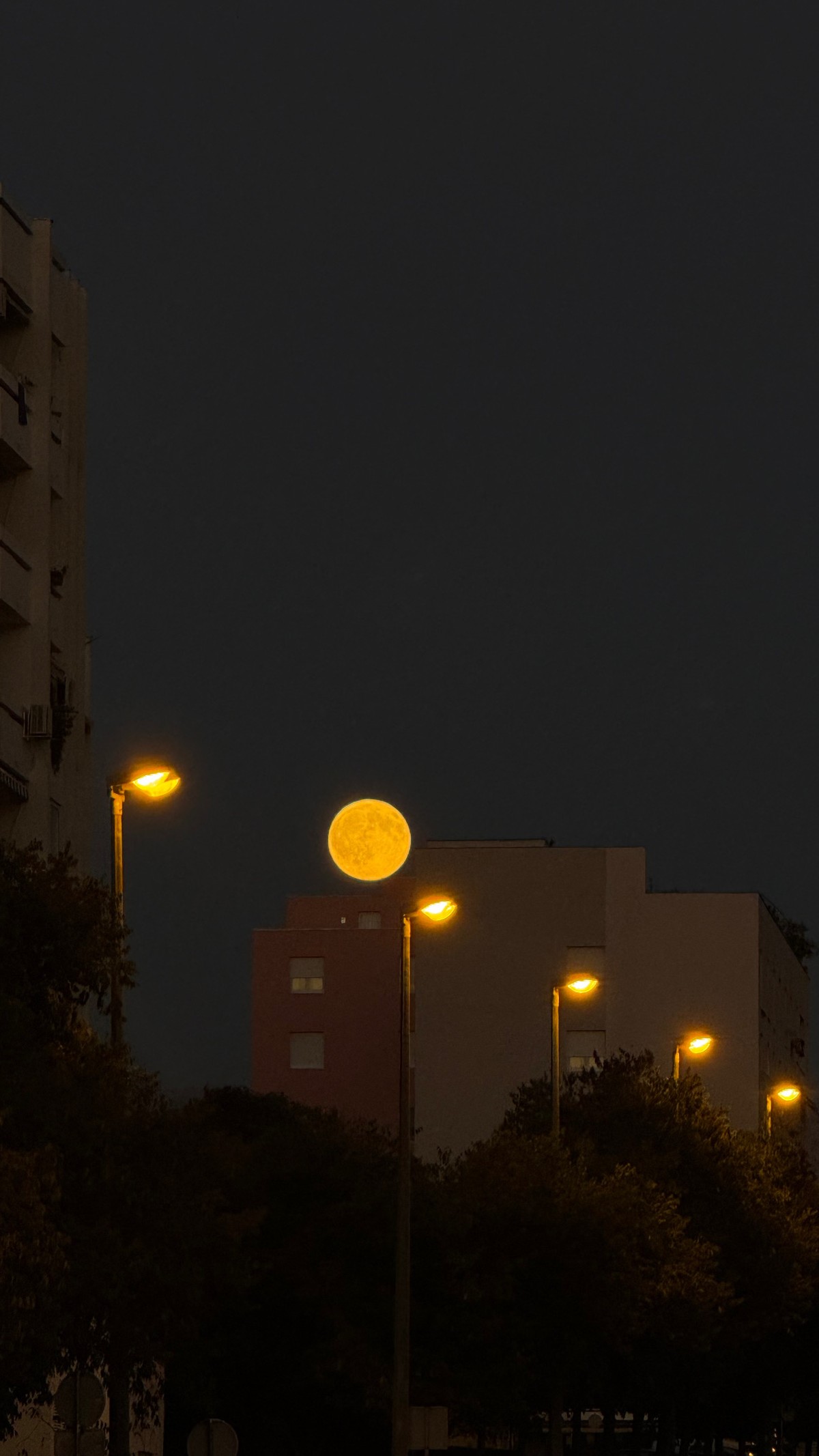 FOTO Zanimljiva perspektiva Mjeseca iznad Splita