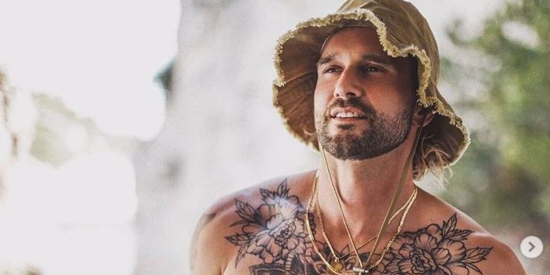 NIŽETIĆ U POLUGOLOM IZDANJU 'Majko sveta, kako čovjek izgleda'