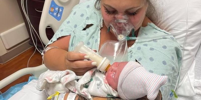 Fotografija o kojoj svi pišu: Mlada majka jednom je uspjela zagrliti bebu prije nego je preminula od Covida