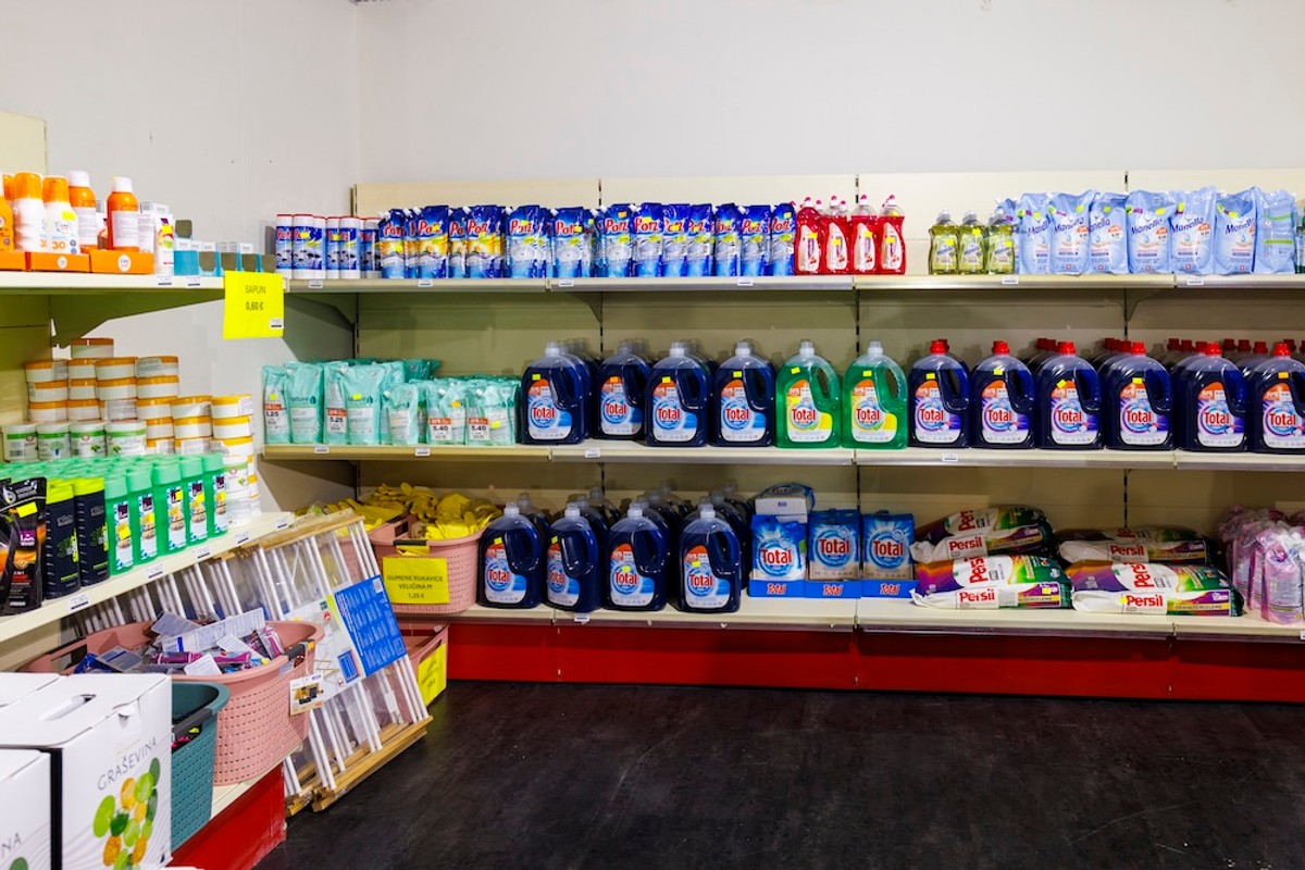 Kreće totalno ludilo u Kaštelima, poznati outlet šokirao niskim cijenama: Od danas imaju kućanske aparate, alat, bazene, jacuzzije...