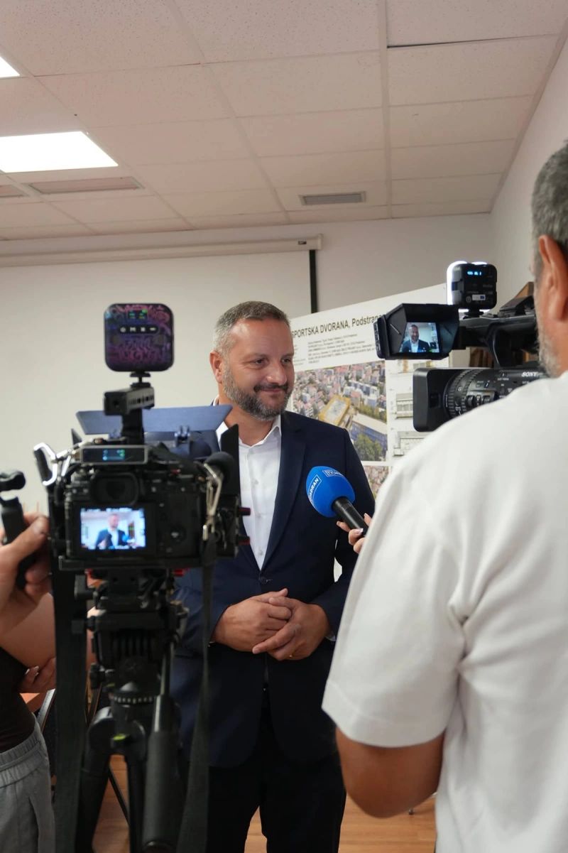 Načelnik podstrane uručio donaciju za stadion u Vukovaru, evo o kojem je iznosu riječ