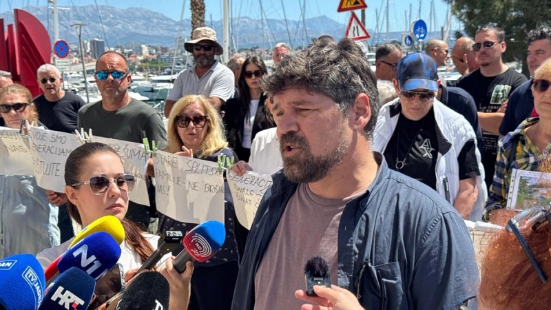 FOTO/VIDEO: PROSVJED PRED BANOVINOM 'Inspekcija ima rješenja za rušenje, voda nam je došla do grla'