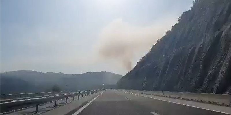 VIDEO: GUSTI DIM NAD VRGORCEM Planuo je deponij, vatrogasci se bore s vatrom