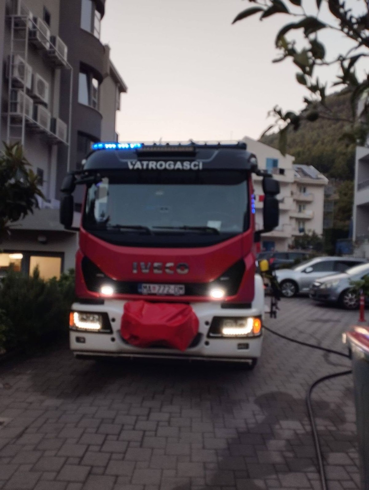 Planuo objekt na Makarskoj rivijeri, na intervenciju upućeno više vatrogasnih društava