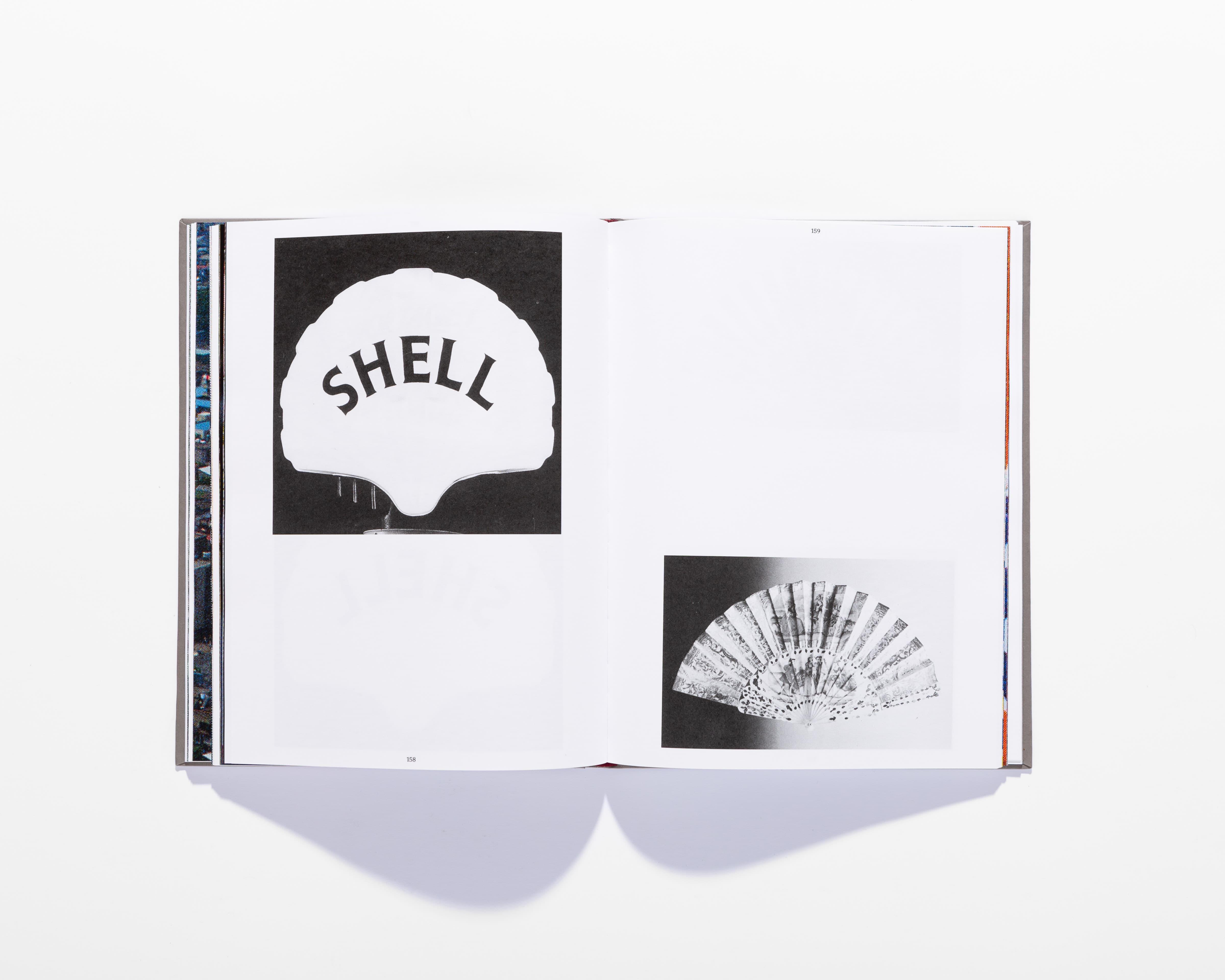 Open Il Crampo di Gesso book showing black-and-white images of a shell logo and a folding fan.