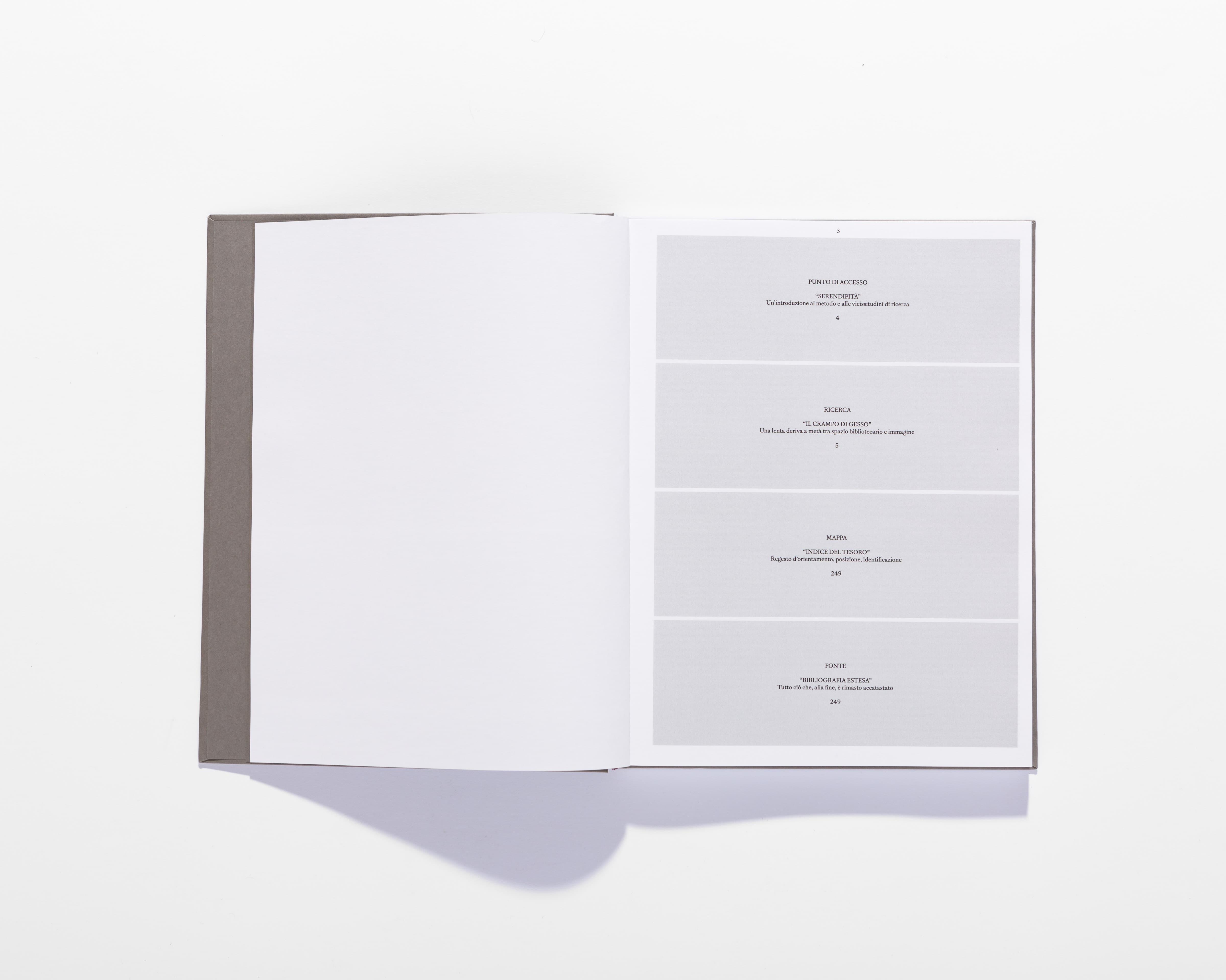 Open Il Crampo di Gesso book showing a contents page with four section headings.