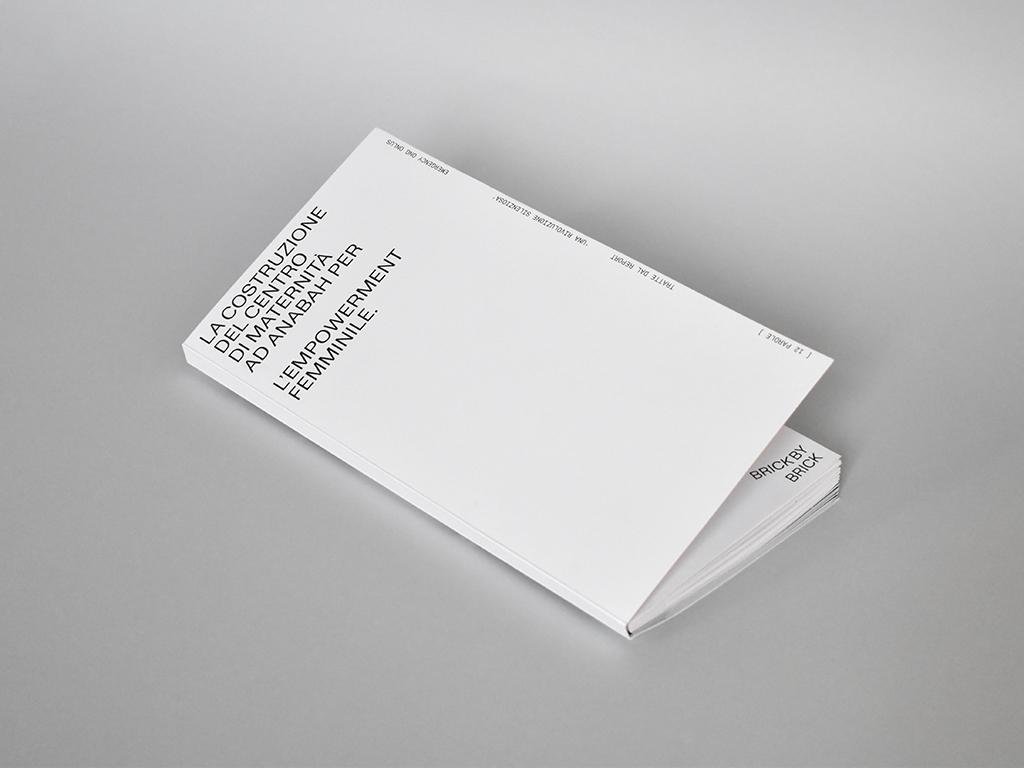 Brick by Brick publication cover with the Italian title “La costruzione del centro di maternità ad Anabah per l’empowerment femminile.”