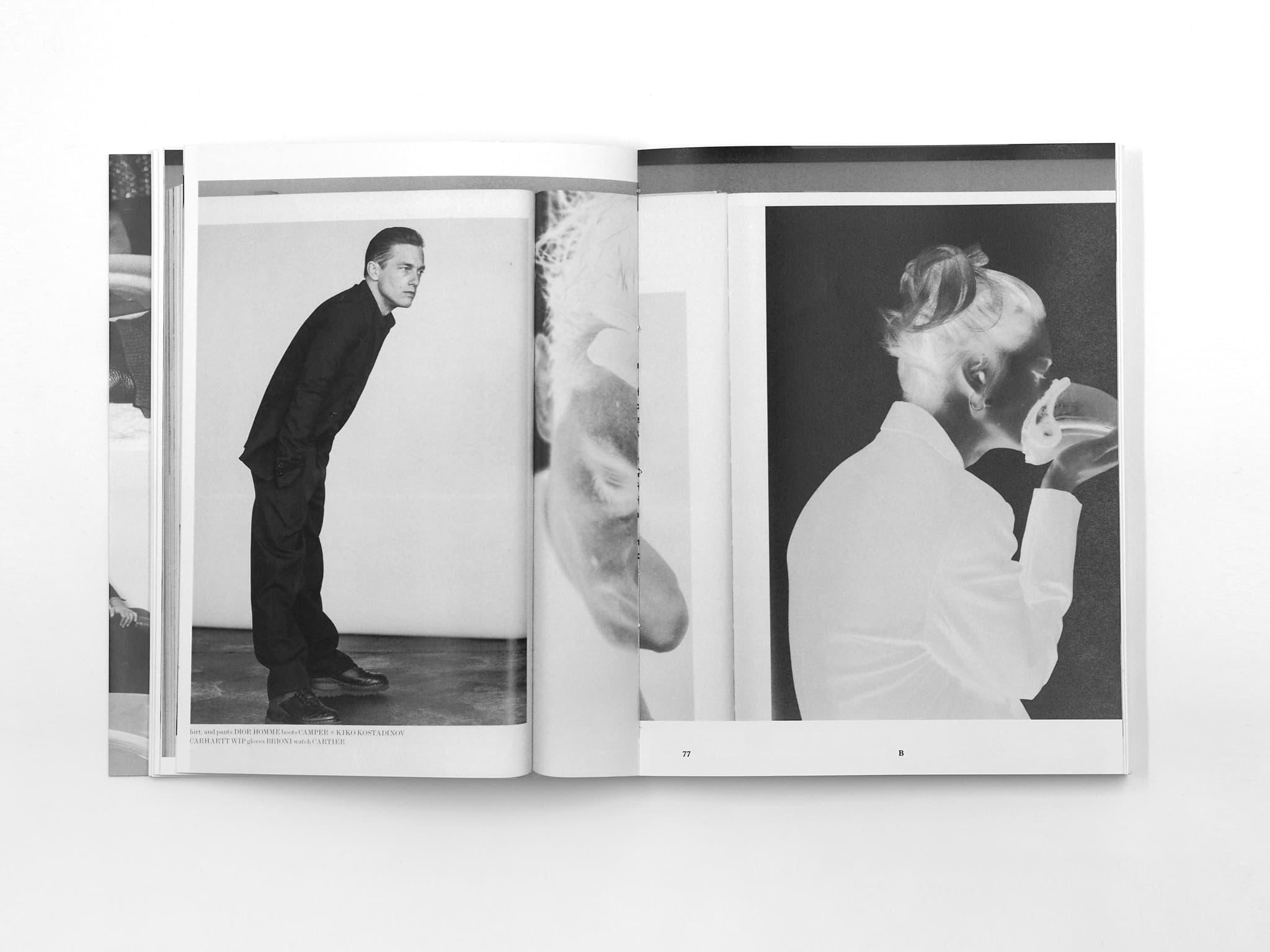 Open Voltare pagina book spread with black-and-white portraits of two people.
