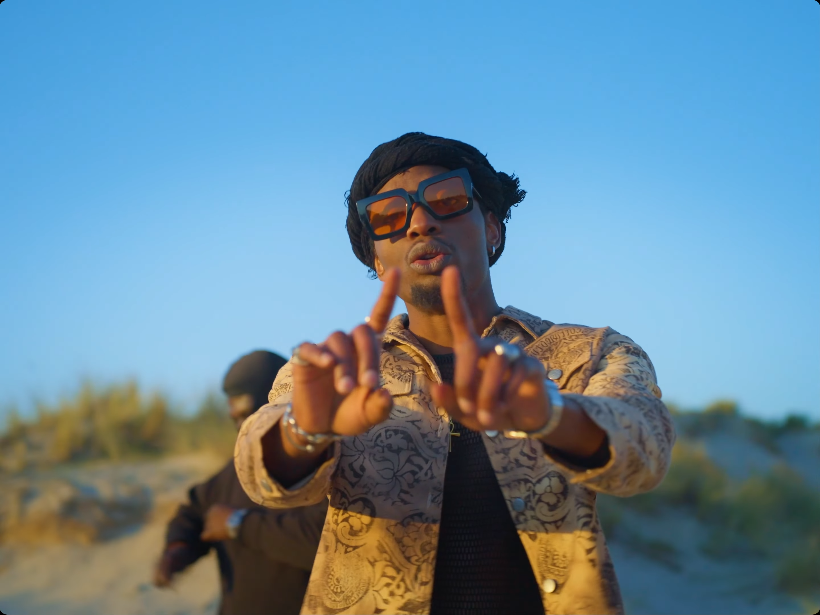 Plan moyen sur une plage