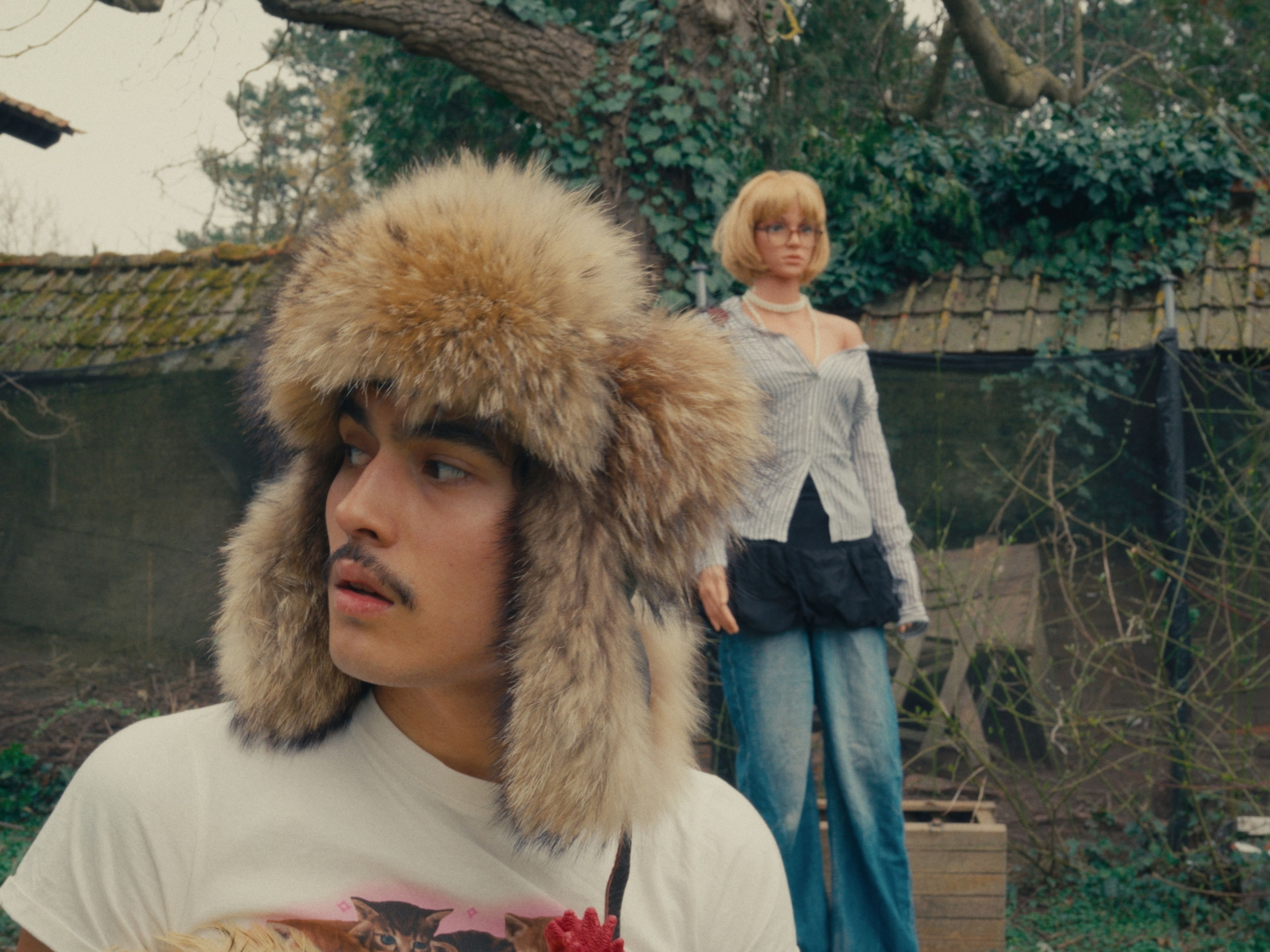 Plan serré sur l'artiste