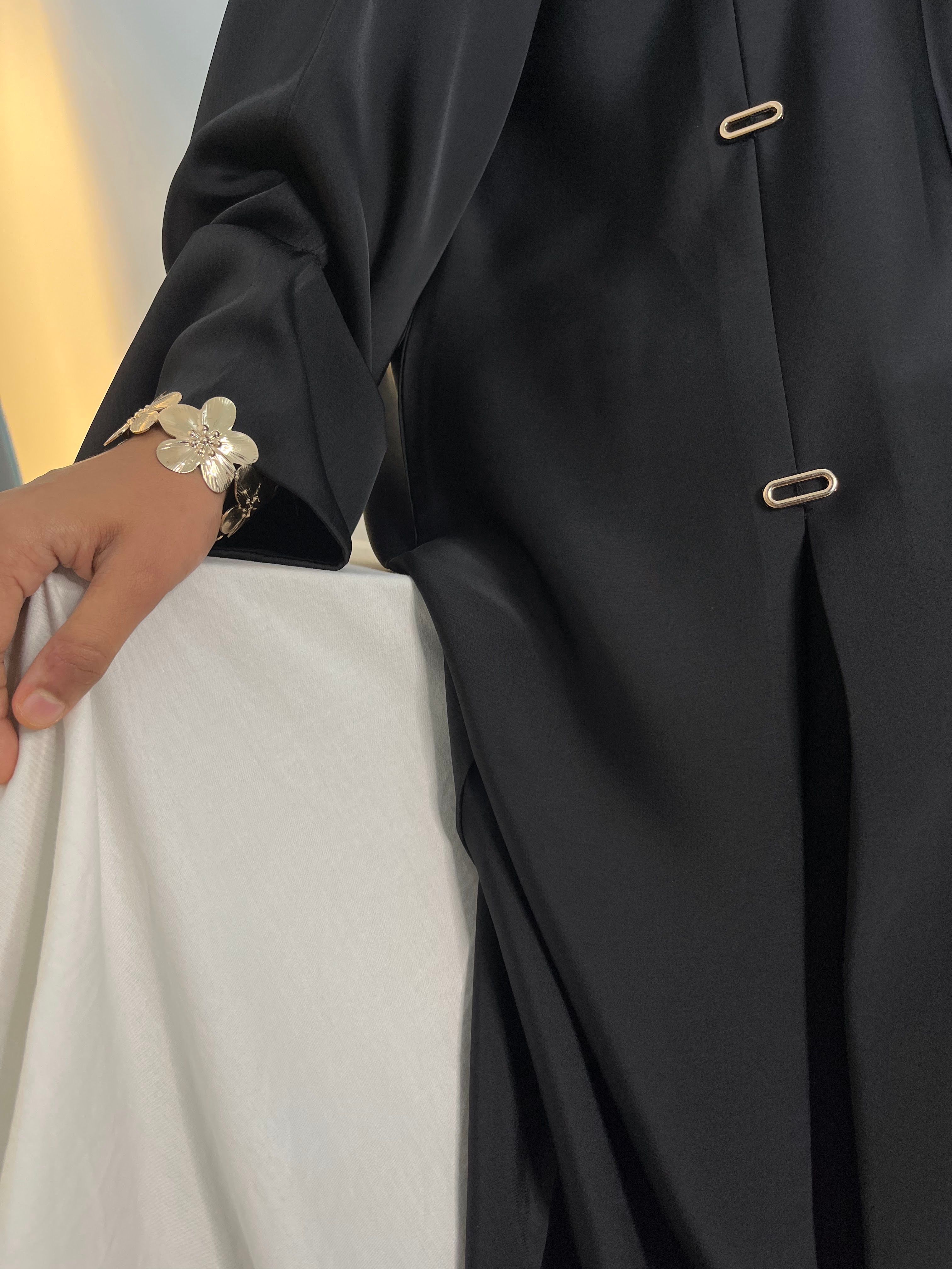 Black Bold Luxury Classic Abaya - View 3