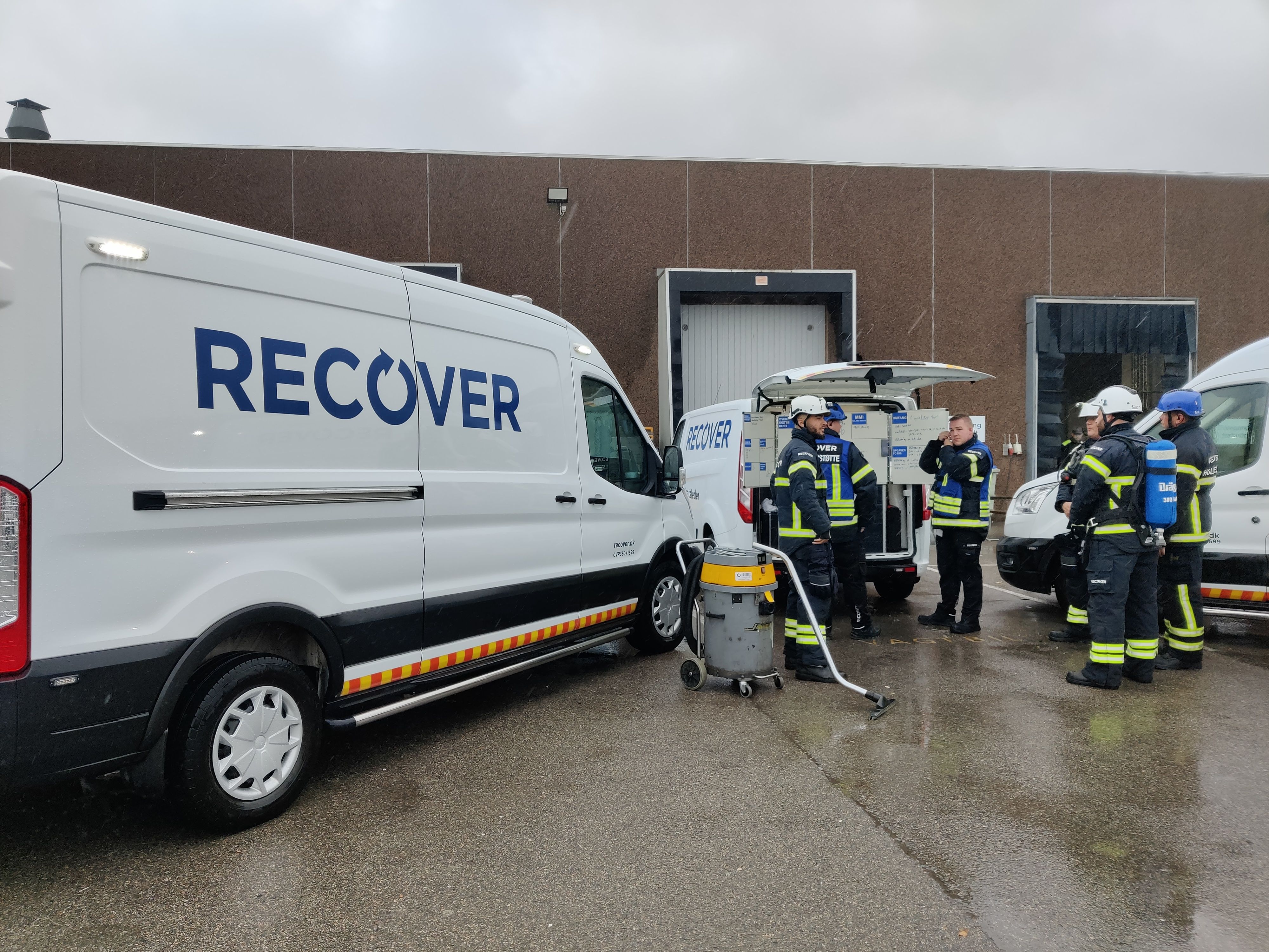 Recover service vehicle and technician at site