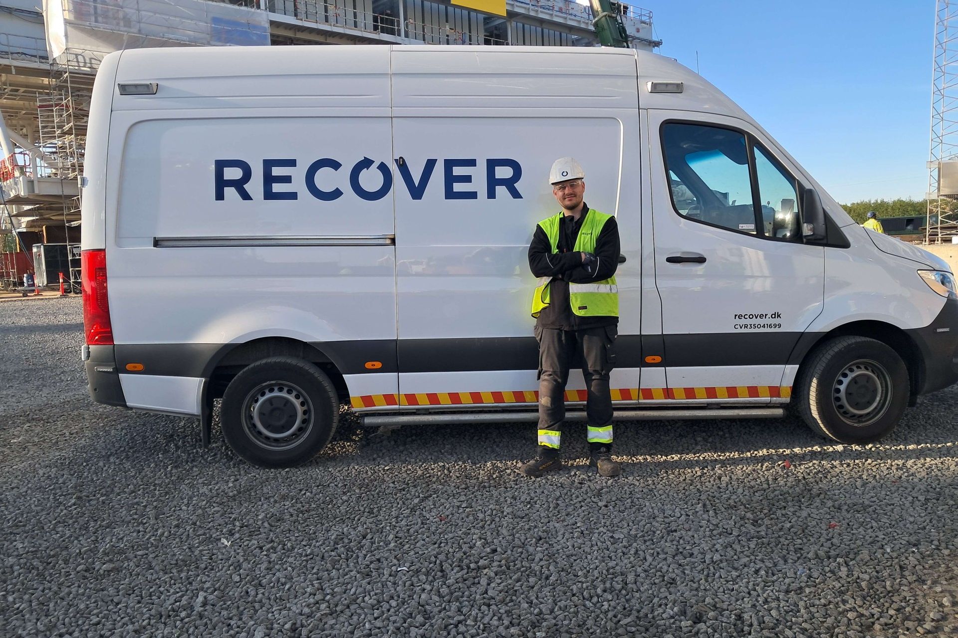 Recover service vehicle and technician at site