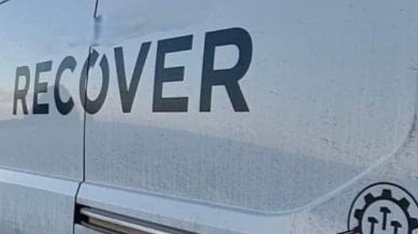 Recover service vehicle representing safety and operational standards