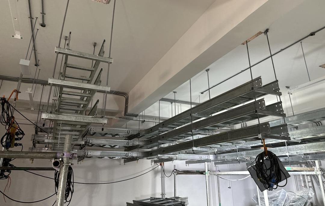 Cable ladder runs with offsets and a vertical riser near the ceiling