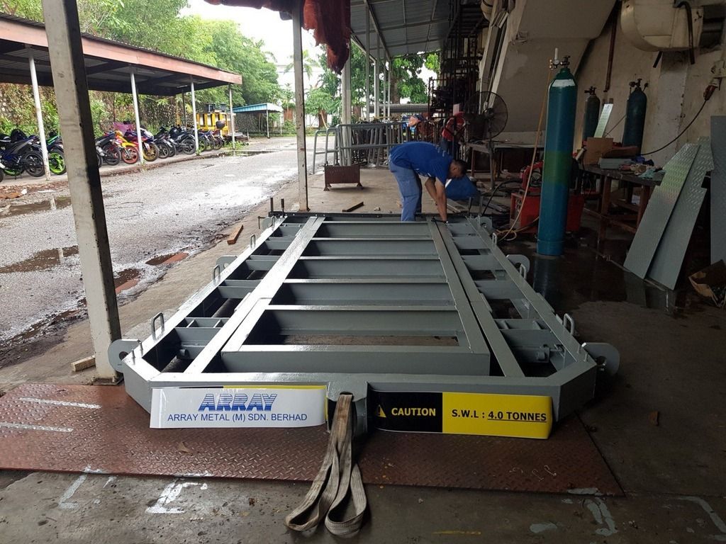 Lifting platform base frame with a 4.0-tonne SWL plate at the Array Metal workshop