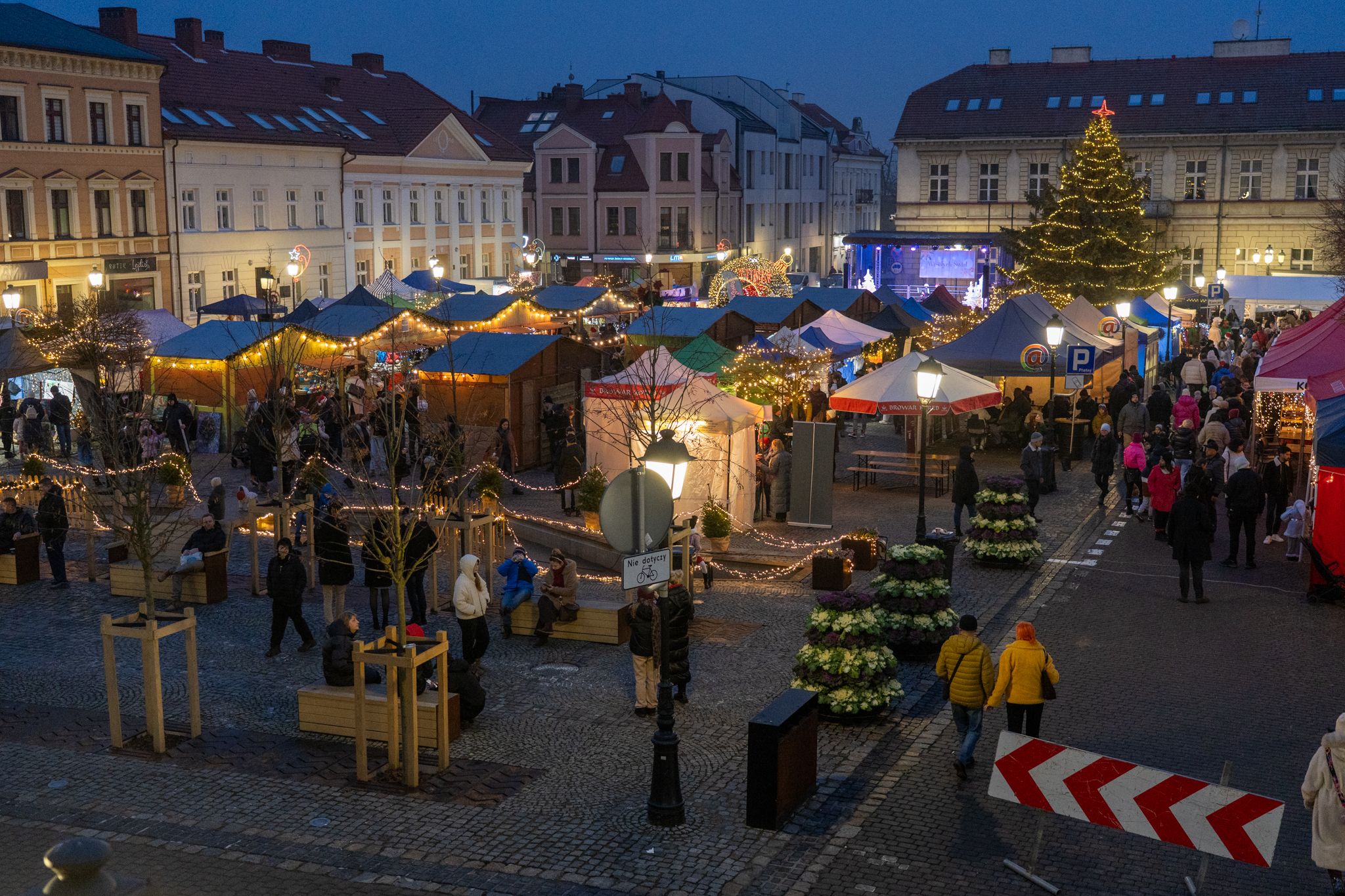 Jarmark Świąteczny rozświetlił Miasto
