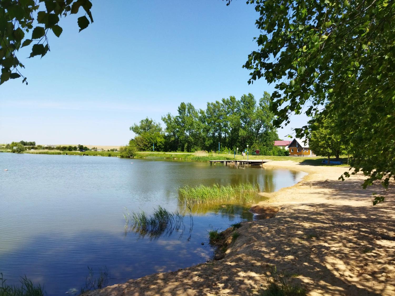 Пляж озера в Лучковлянах.