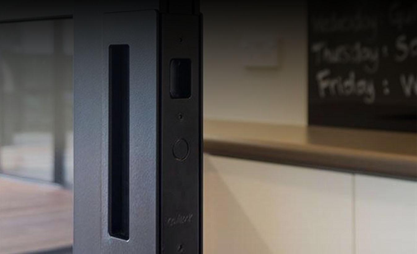 CL400 handle on residential door CL400 handle on residential door