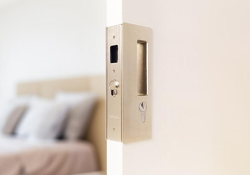 CL400 Magnetic Key Locking Cavity Slider Handle CL400 Magnetic Key Locking Cavity Slider Handle