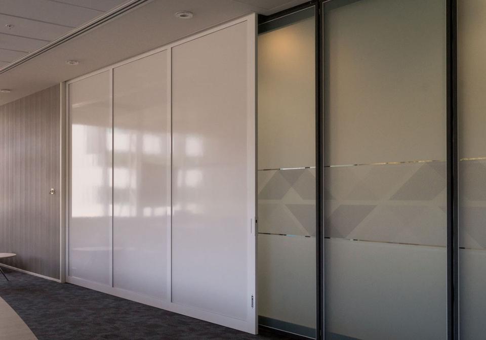 CS NewYorker Whiteboard doors at Datacom