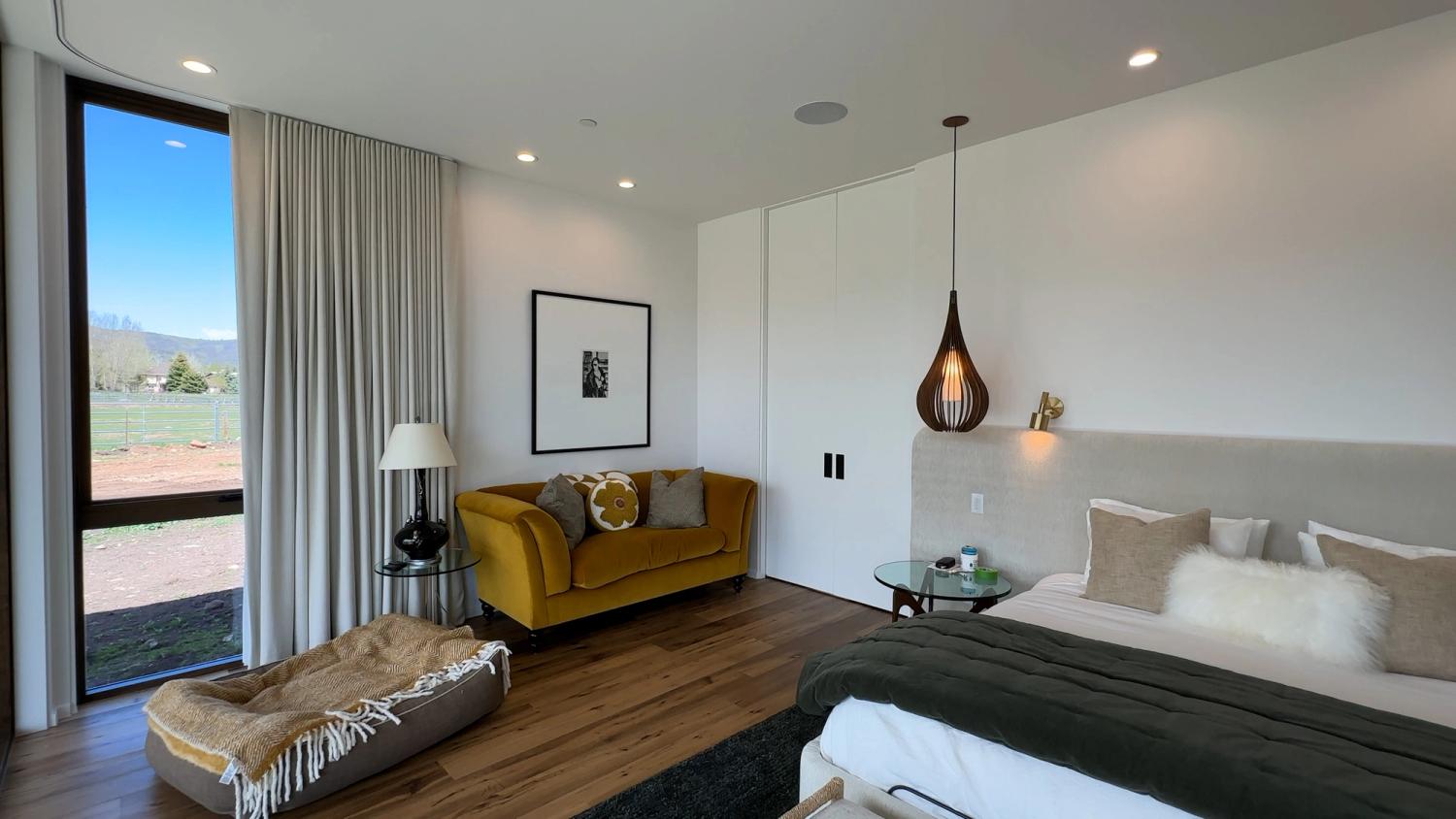 Bi-Parting Cavity Sliders in the Primary Suite Bi-Parting Cavity Sliders in the Primary Suite