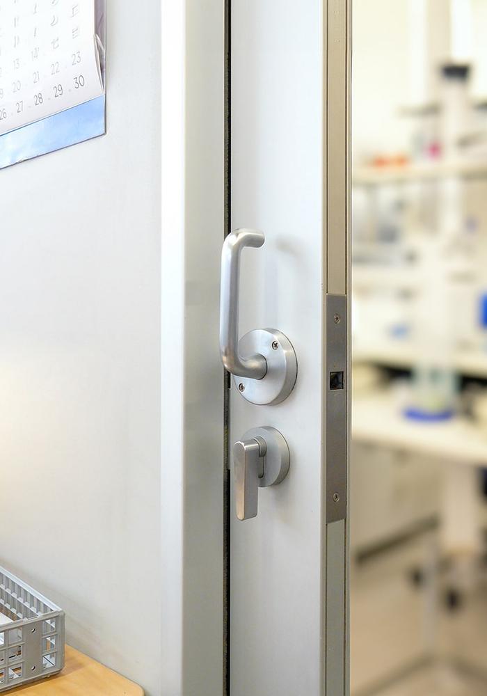 CL100 Lever Handle in Commercial Environment CL100 Lever Handle in Commercial Environment