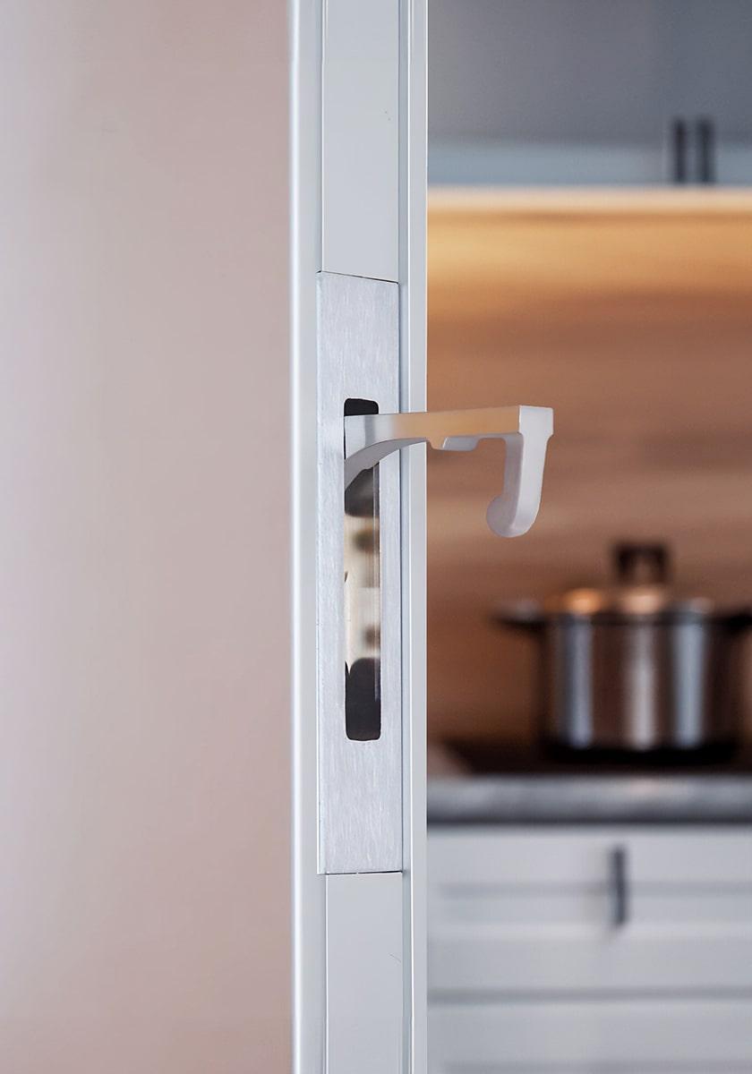 CS CaviLock Front Edge Pulls in Modern Kitchen