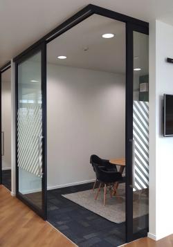 Partition-TopMountTrack Flush Pelmet Corner Meeting Detail Partition-TopMountTrack Flush Pelmet Corner Meeting Detail