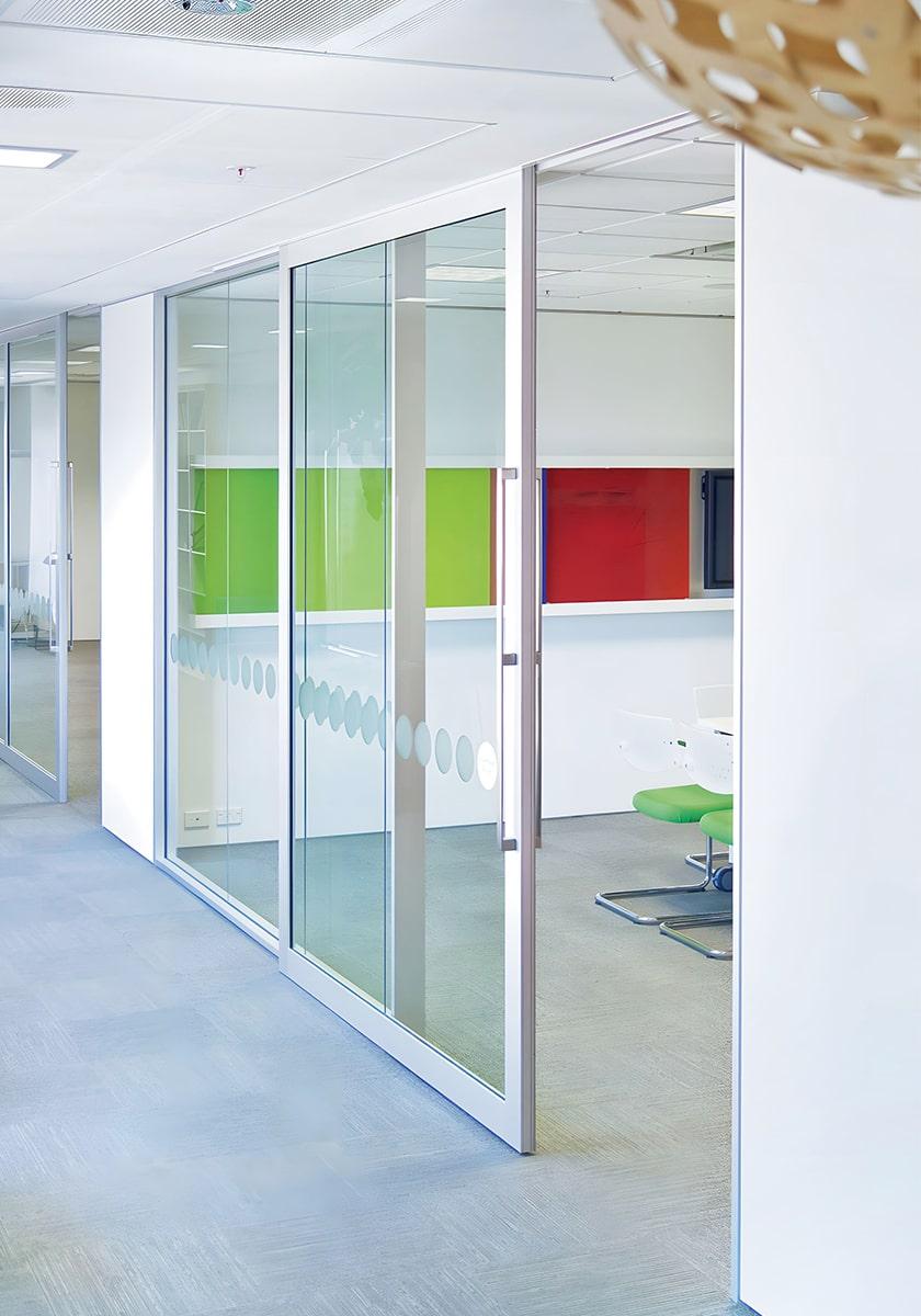 CS Partition-TopMountTrack in Office Meeting Room