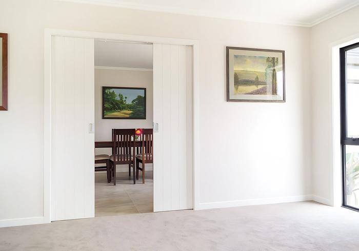 Bi-Parting CS Cavity Slider at the entrance of a dining room. Bi-Parting CS Cavity Slider at the entrance of a dining room.