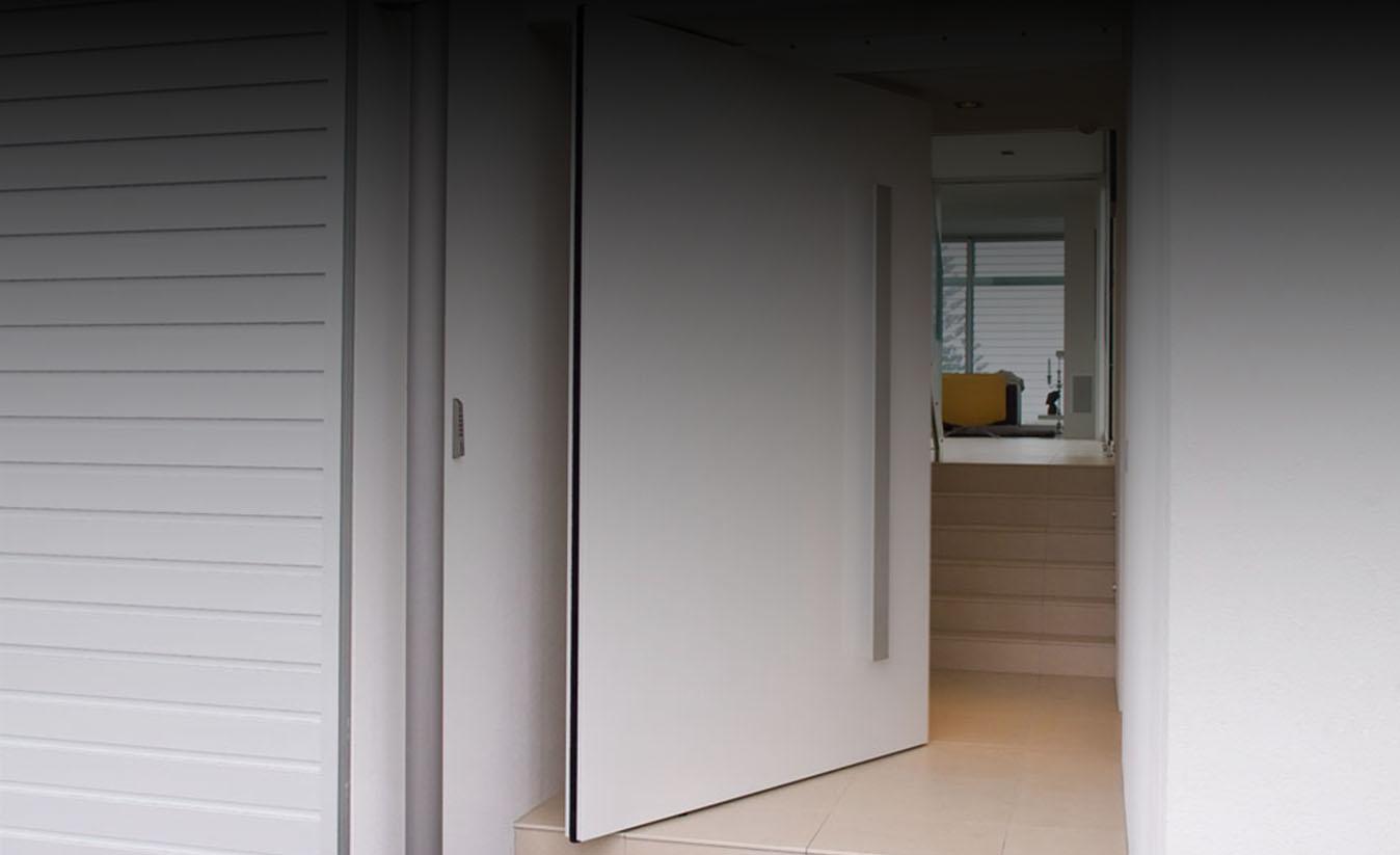 CS AutoPivot Door at Omaha Beach House CS AutoPivot Door at Omaha Beach House