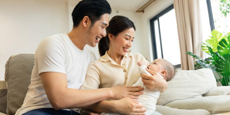 เคล็ดลับสำหรับคุณพ่อคุณแม่มือใหม่, การดูแลลูกน้อย, การให้นมลูก, การสร้างบรรยากาศที่สงบ, สุขอนามัยสำหรับเด็ก, การดูแลสุขภาพจิต, ความช่วยเหลือในการดูแลลูก, ความผูกพันกับลูกน้อย