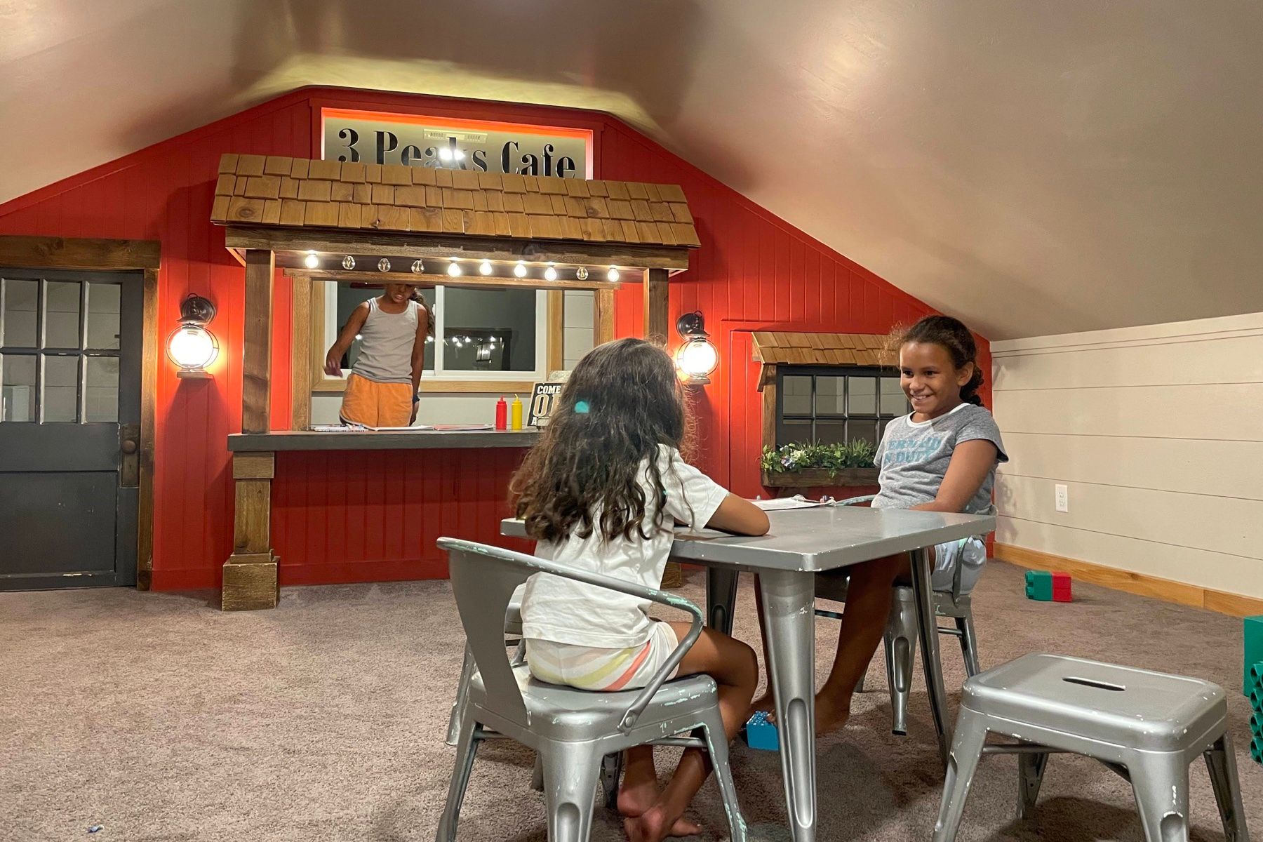 Children playing at the indoor 3 Peaks Café