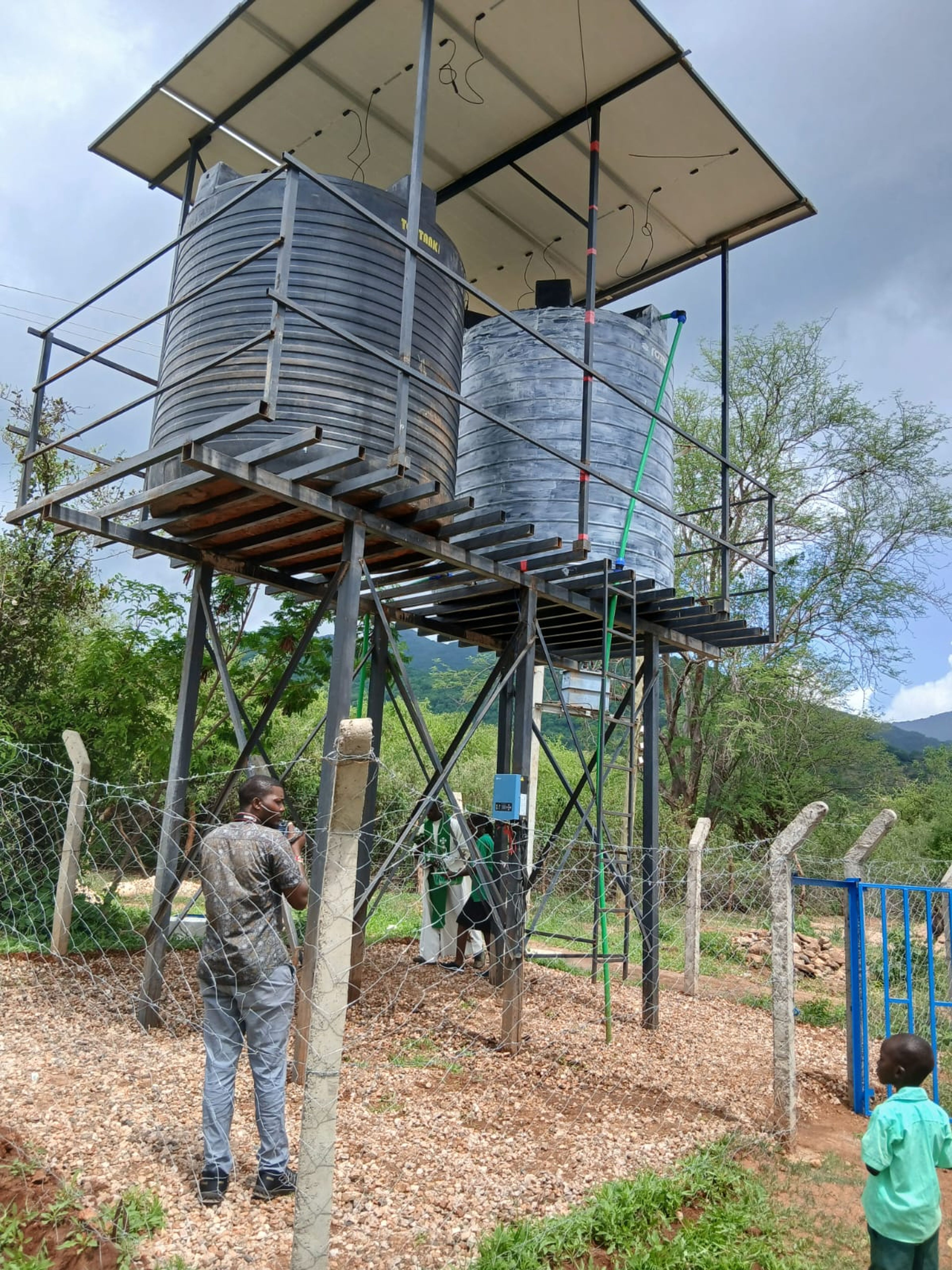 Water tank installation