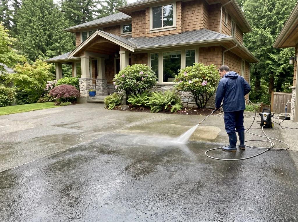 Professional residential driveway pressure washing in North Vancouver