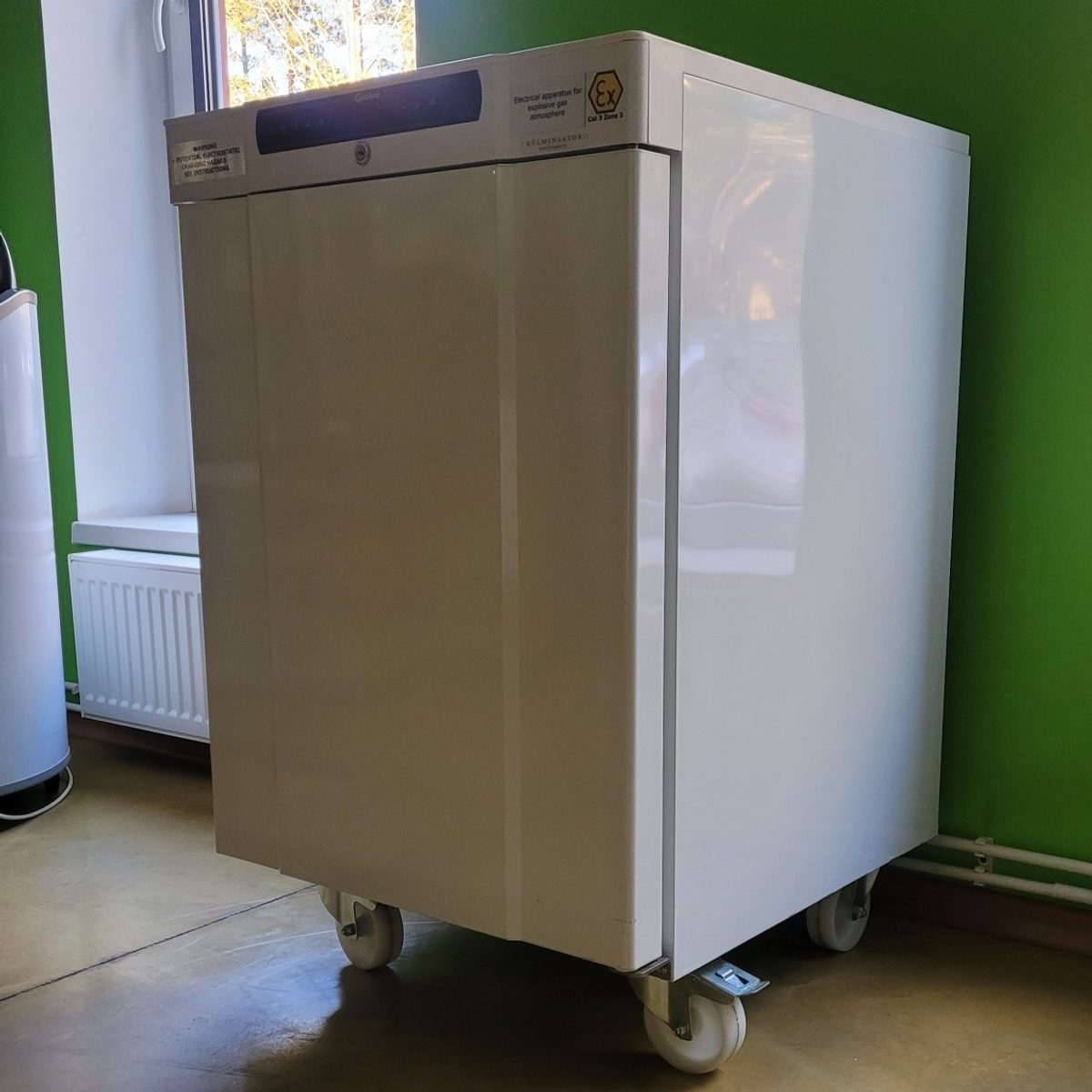 Meditsiiniline sügavkülmkapp BioCompact II RF210LG, vähekasutatud – tootefoto 2