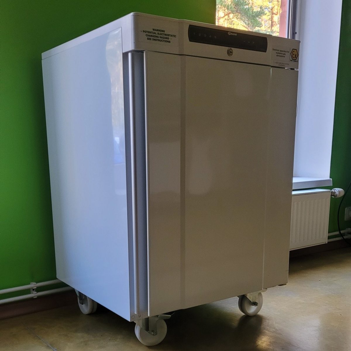 Meditsiiniline sügavkülmkapp BioCompact II RF210LG, vähekasutatud – tootefoto 3