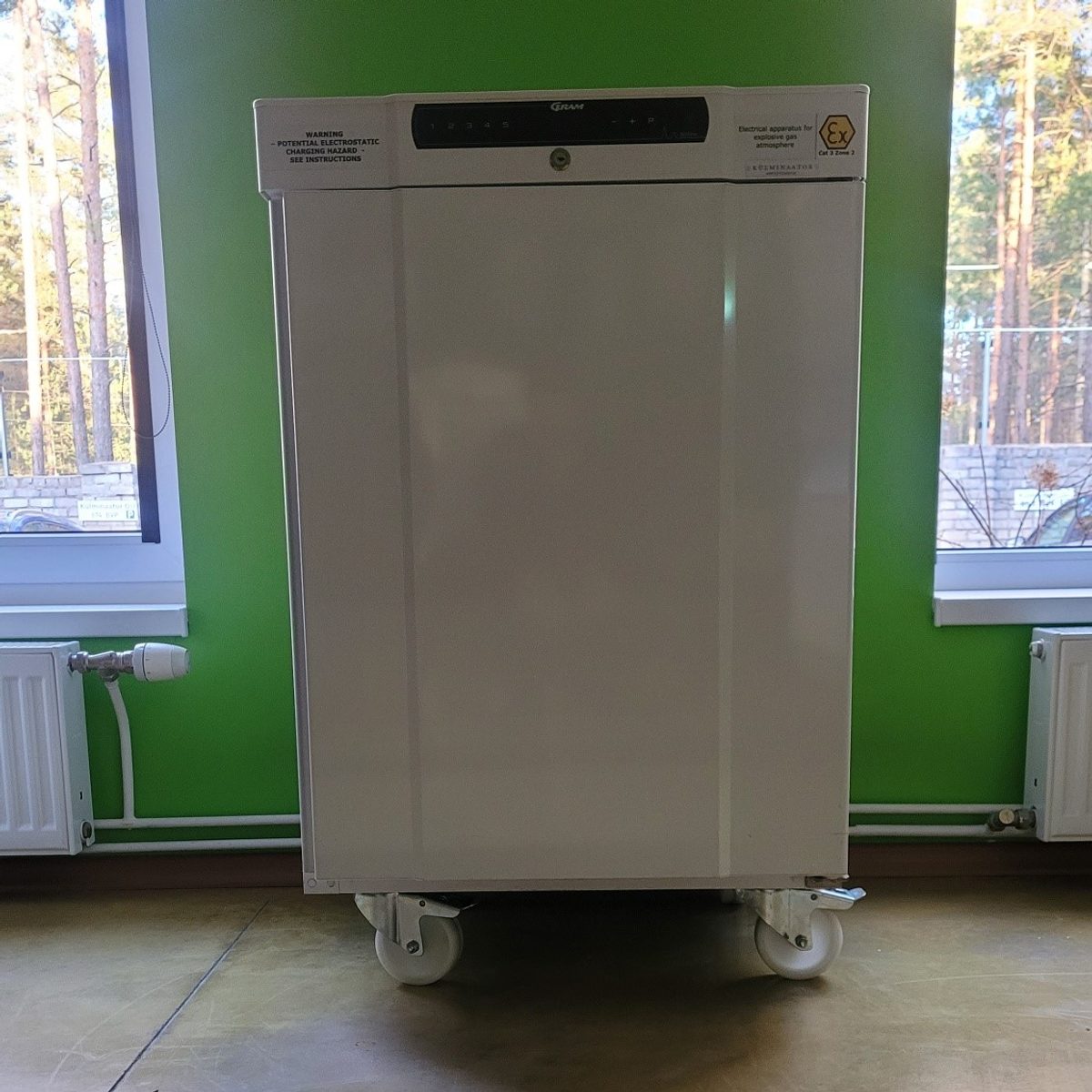 Meditsiiniline sügavkülmkapp BioCompact II RF210LG, vähekasutatud – tootefoto 4