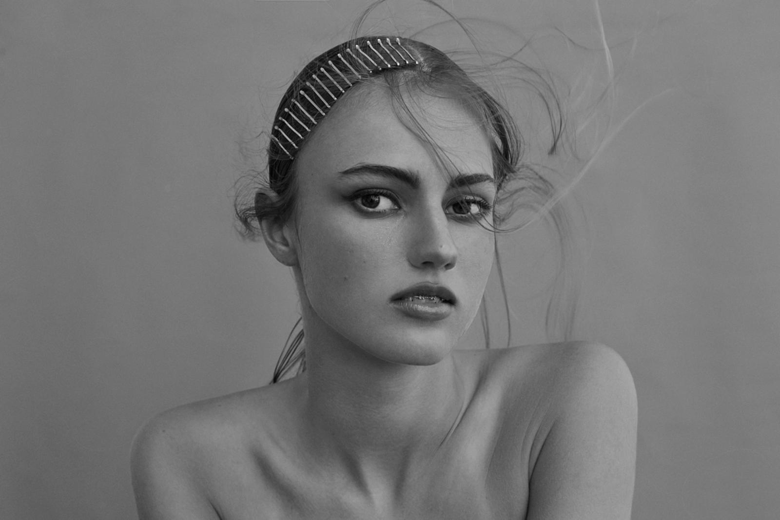 Muse @lara.milena.sophie for @cocaine.models Hair @g.g.julien Makeup @rhamaofficial .