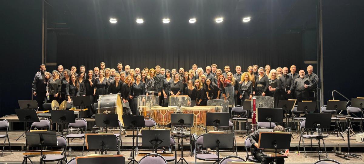 Coro de Cámara de Extremadura sobre el escenario durante la interpretación de la Novena Sinfonía de Beethoven