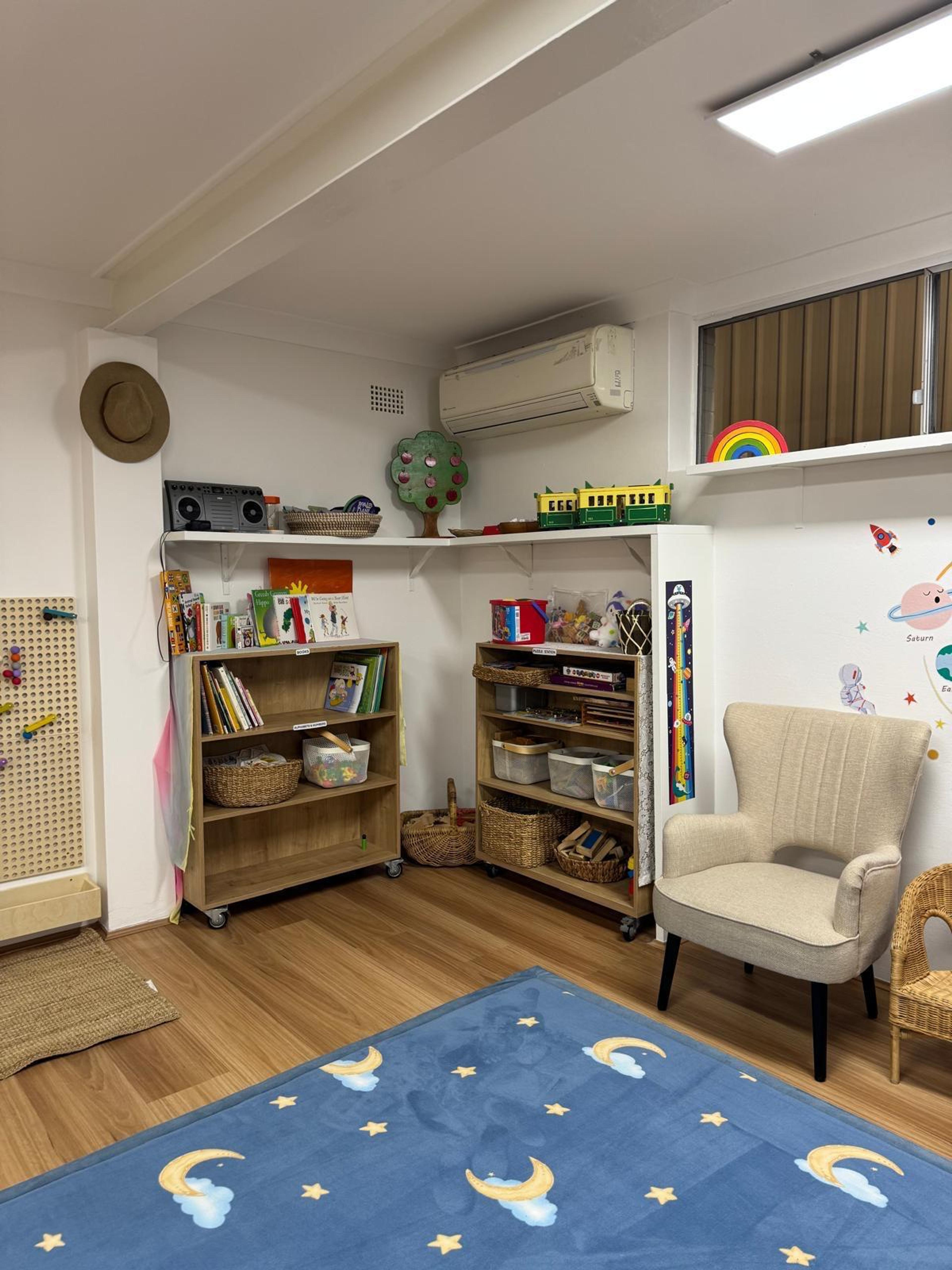 Dolphin Room — gallery image