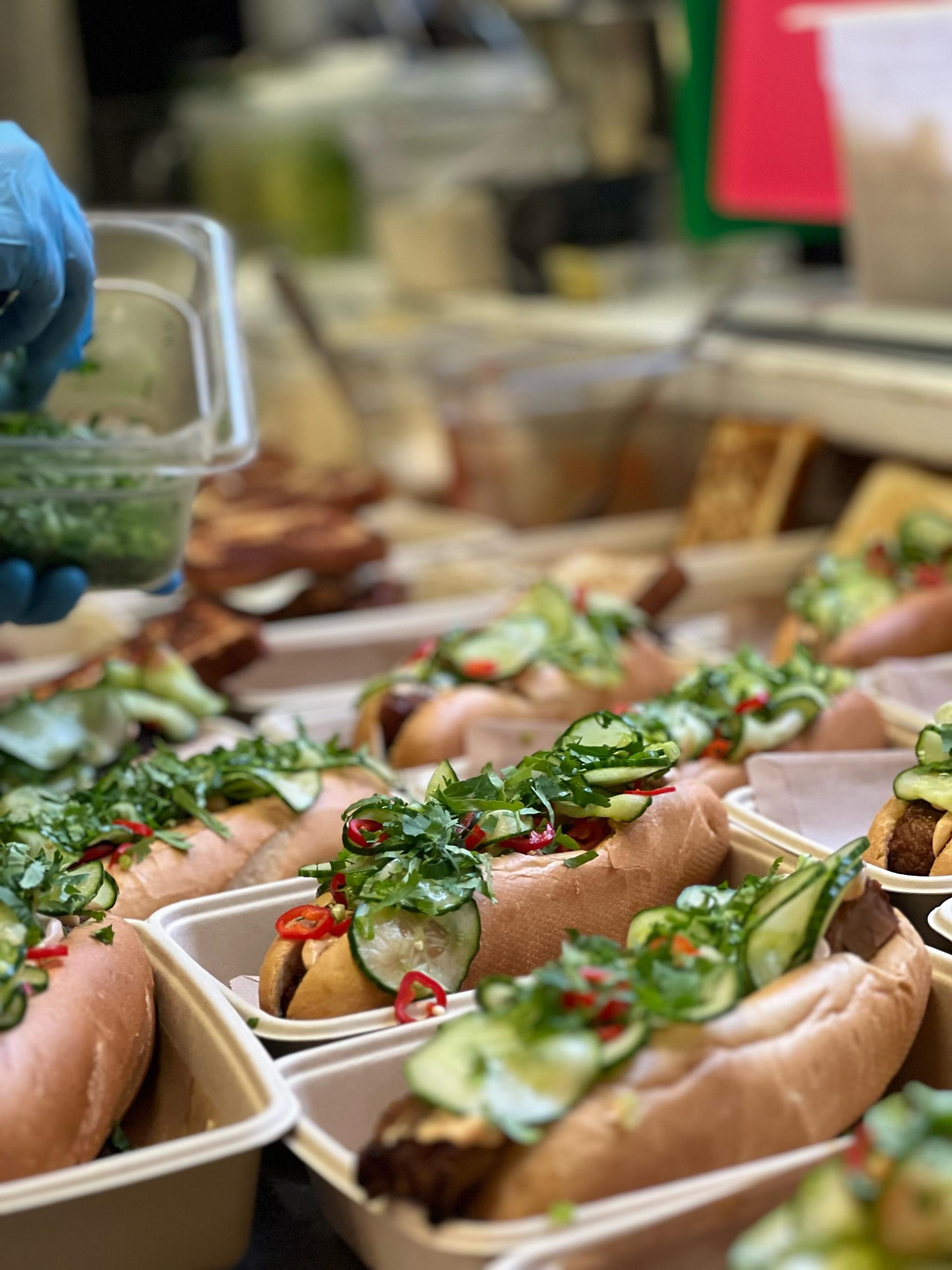 Fried chicken i köket på Sandhäxan