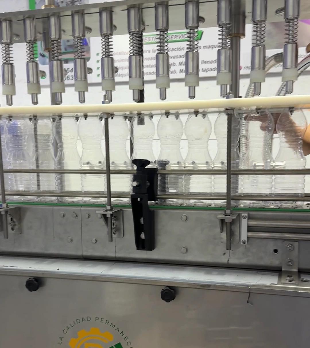 Fabricación de la Llenadora de 14 válvulas para aceite del cliente Everest