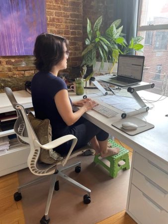 biglaurieposture.jpeg Image: accompanying: You can still do this! Weâre old enough to remember when these things werenât ubiquitous,